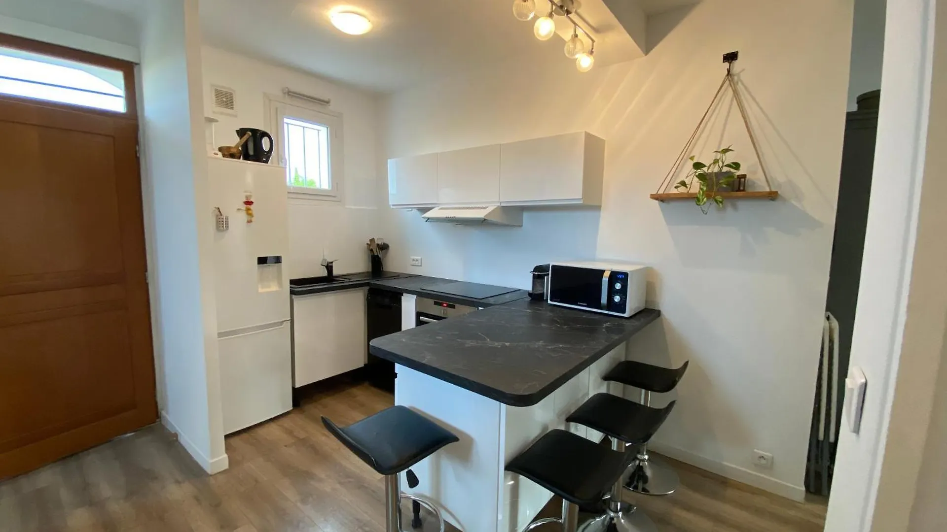 Apartment Le Lola Charment T3 A 10 Minutes A Pied De La Plage. La Seyne-sur-Mer