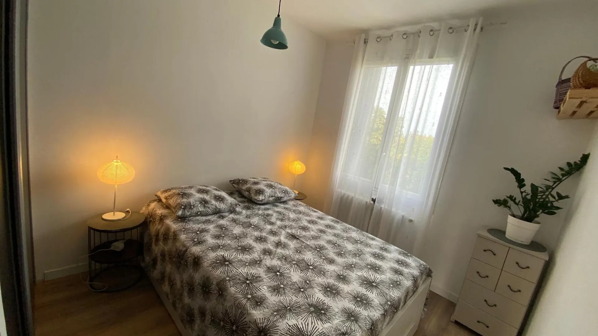 Apartment Le Lola Charment T3 A 10 Minutes A Pied De La Plage. La Seyne-sur-Mer